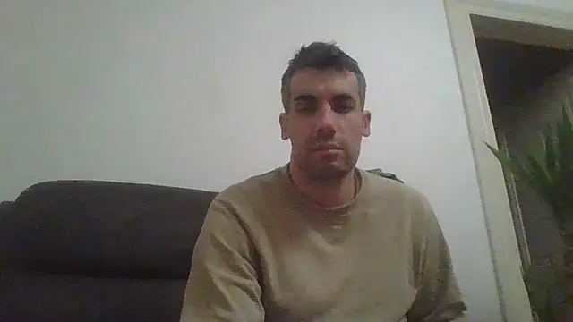 JulioIsHere4you online show from 12-18-25, 10:49