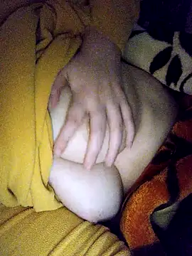 Snapshot of CHahed-5 chatting on 12-14-25, 03:56 CHahed-5 online show from 12-14-25, 03:56