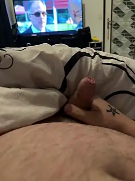 Snapshot of Badking9377 chatting on 09-10-25, 05:24 Badking9377 online show from 09-10-25, 05:24