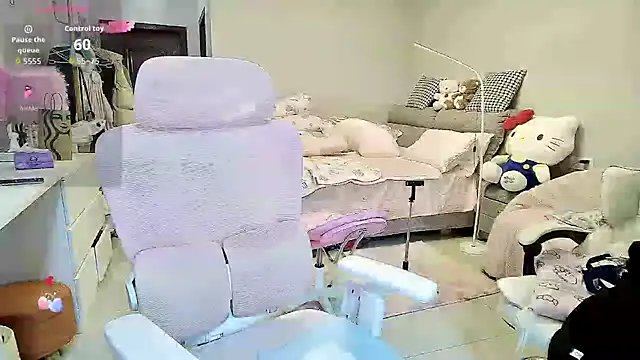 Snapshot of Diva_VVN chatting on 10-10-25, 11:59 Diva VVN online show from 10-10-25, 11:59