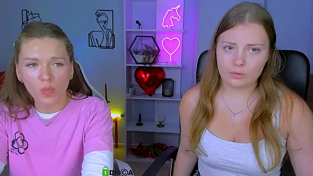 Snapshot of melani_bumm chatting on 10-16-25, 12:28 melani bumm online show from 10-16-25, 12:28