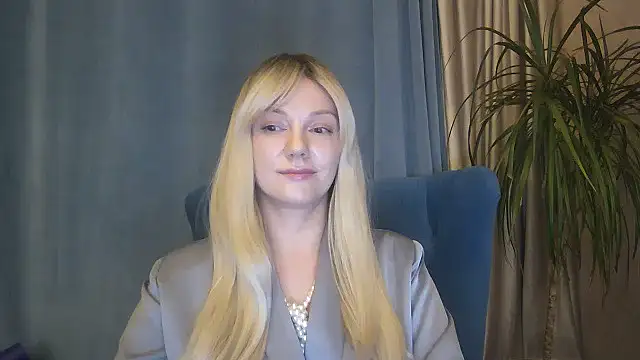 Snapshot of Zurelis chatting on 11-06-25, 01:45 Zurelis online show from 11-06-25, 01:45