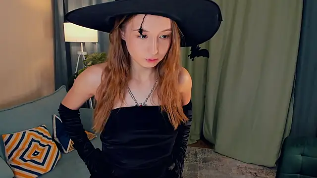 Snapshot of LaritaYoseph chatting on 10-30-25, 04:19 LaritaYoseph online show from 10-30-25, 04:19