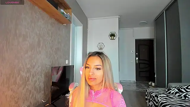 Anya Belle online show from 11-20-25, 08:47