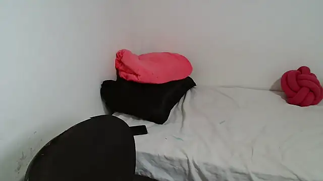 Snapshot of ApenasLys chatting on 10-02-25, 07:43 ApenasLys online show from 10-02-25, 07:43