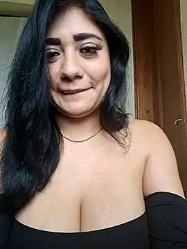 Snapshot of Monse--145 chatting on 01-16-26, 04:11 Monse--145 online show from 01-16-26, 04:11