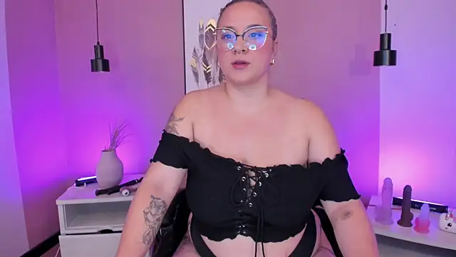 hollie joliie online show from 10-02-25, 08:10