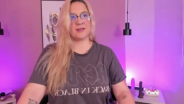 hollie joliie online show from 10-17-25, 12:08