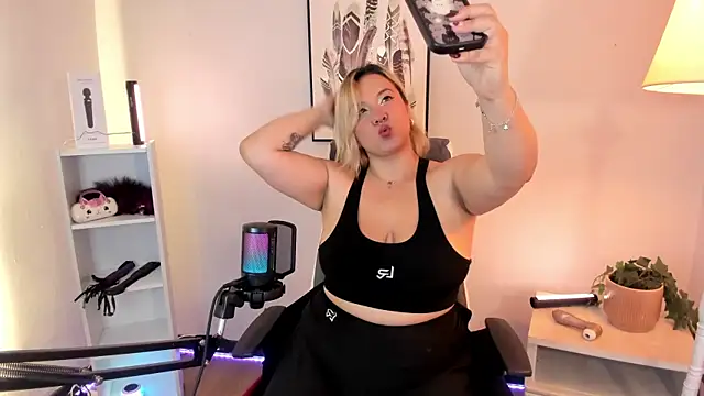 hollie joliie online show from 03-02-26, 12:34