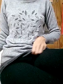 miss raavy online show from 12-18-25, 04:02