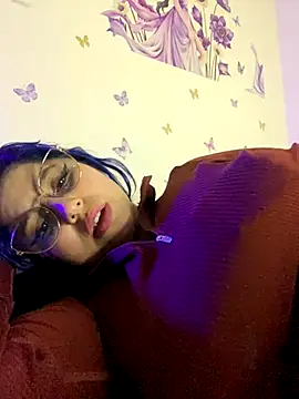 Snapshot of honeyviviss chatting on 09-11-25, 01:06 honeyviviss online show from 09-11-25, 01:06