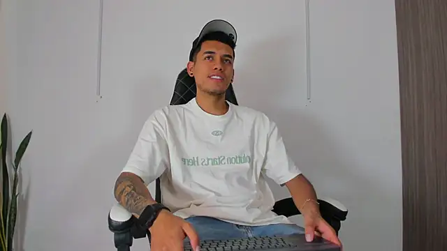 Nickyblazze  online show from 09-27-25, 02:00