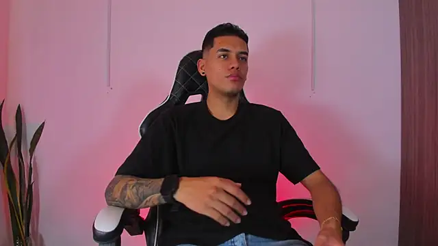 Nickyblazze  online show from 09-30-25, 08:03
