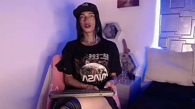 Trinity Knox online show from 10-20-25, 03:56