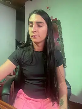 lola diez online show from 10-08-25, 07:11