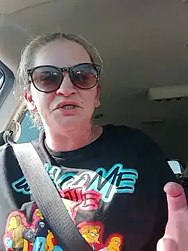 Snapshot of Goldenndoll chatting on 11-17-25, 04:46 Goldenndoll online show from 11-17-25, 04:46