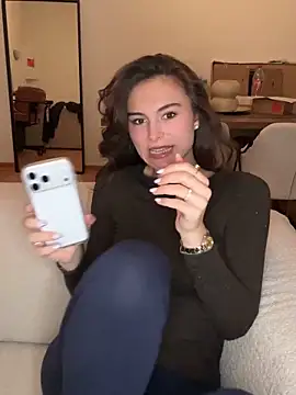 SophiiaStarr online show from 11-22-25, 04:50