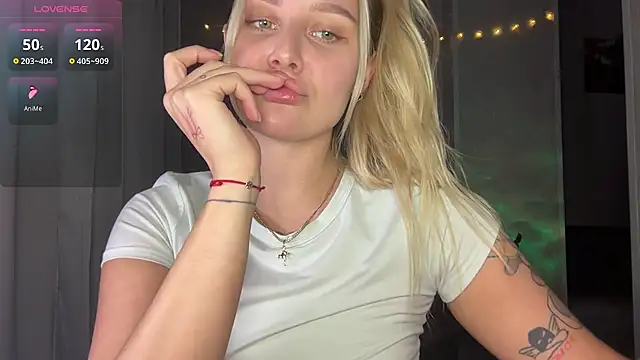 Snapshot of Sasha_yourdream chatting on 11-26-25, 10:00 Sasha yourdream online show from 11-26-25, 10:00