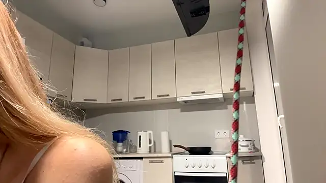 Denni Spilber online show from 10-23-25, 05:23