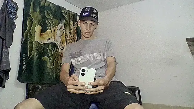Snapshot of sam_hottt chatting on 09-24-25, 07:23 sam hottt online show from 09-24-25, 07:23