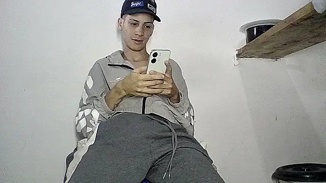Snapshot of sam_hottt chatting on 09-26-25, 08:24 sam hottt online show from 09-26-25, 08:24