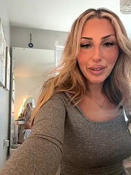 HeidiMae online show from 10-27-25, 02:21