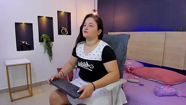 aradia kiss online show from 11-02-25, 12:40