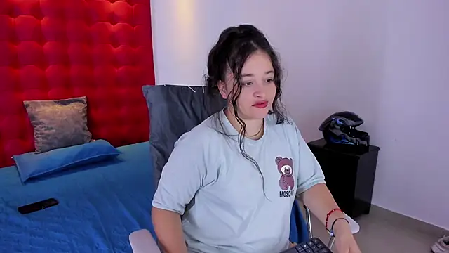 aradia kiss online show from 11-04-25, 12:48