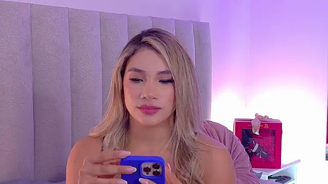 Snapshot of NicoleArmani chatting on 11-19-25, 07:14 NicoleArmani online show from 11-19-25, 07:14