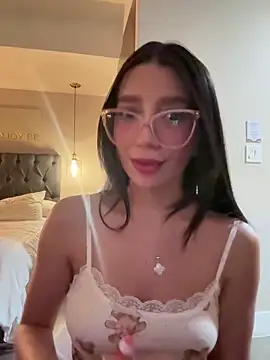 Snapshot of Min_junn chatting on 11-15-25, 11:32 Min junn online show from 11-15-25, 11:32