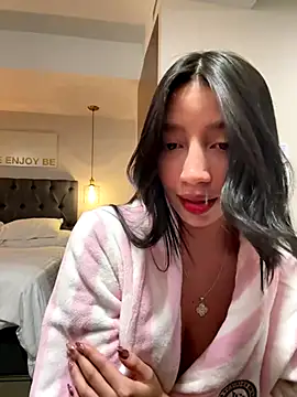 Snapshot of Min_junn chatting on 11-19-25, 02:11 Min junn online show from 11-19-25, 02:11