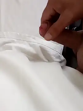 Snapshot of monsterbike chatting on 09-29-25, 07:13 monsterbike online show from 09-29-25, 07:13