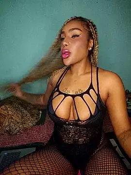 Queen Amara online show from 10-23-25, 02:55