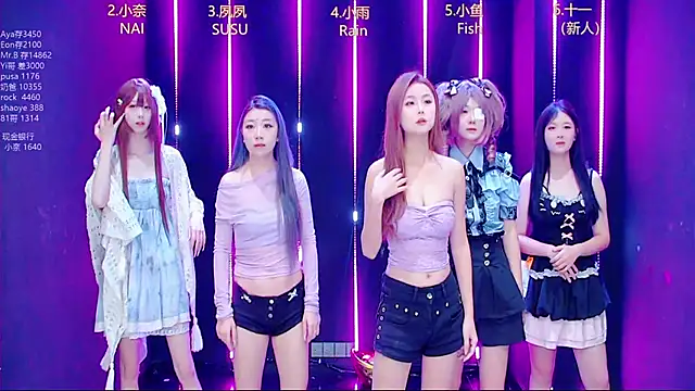 Snapshot of queen-001 chatting on 10-11-25, 11:47 queen-001 online show from 10-11-25, 11:47