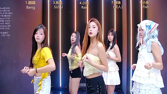 Snapshot of queen-001 chatting on 10-13-25, 11:49 queen-001 online show from 10-13-25, 11:49