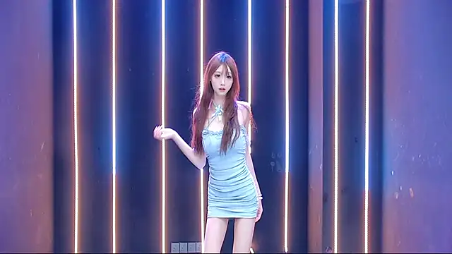 Snapshot of queen-001 chatting on 10-14-25, 11:49 queen-001 online show from 10-14-25, 11:49