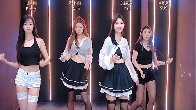 Snapshot of queen-001 chatting on 10-28-25, 11:36 queen-001 online show from 10-28-25, 11:36