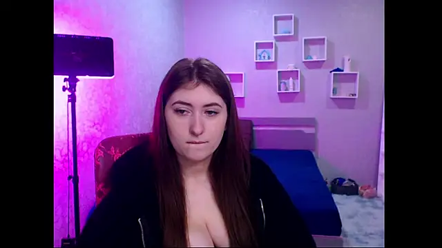 Emm1e Lynn online show from 10-06-25, 07:28