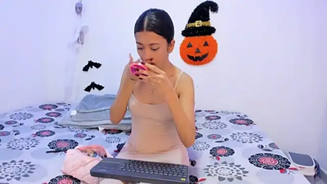 Snapshot of Sexy777Couple chatting on 10-24-25, 10:06 Sexy777Couple online show from 10-24-25, 10:06