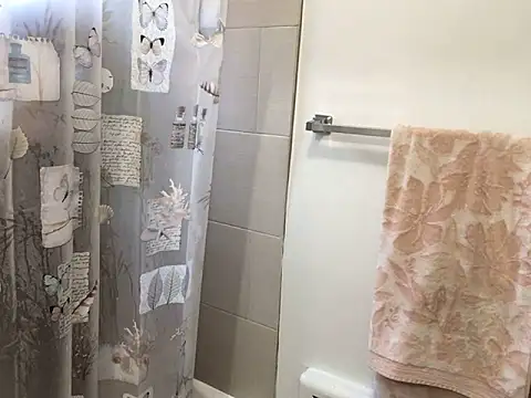 littyleesh1 online show from 10-21-25, 02:40