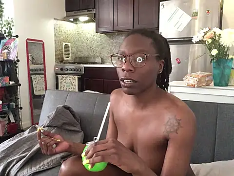 Snapshot of littyleesh1 chatting on 03-17-26, 06:44 littyleesh1 online show from 03-17-26, 06:44