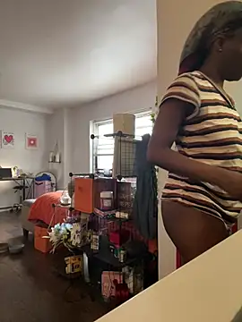 Snapshot of littyleesh1 chatting on 03-26-26, 02:00 littyleesh1 online show from 03-26-26, 02:00