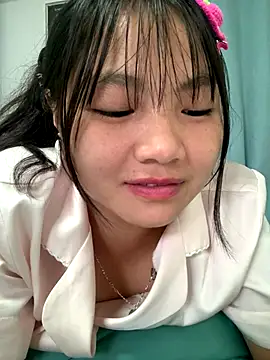 Emlyly-18 online show from 10-10-25, 04:11