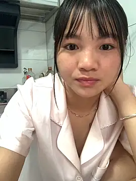 Emlyly-18 online show from 10-15-25, 01:06