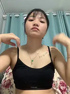 Emlyly-18 online show from 10-16-25, 02:34