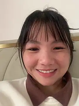 Emlyly-18 online show from 10-20-25, 07:20