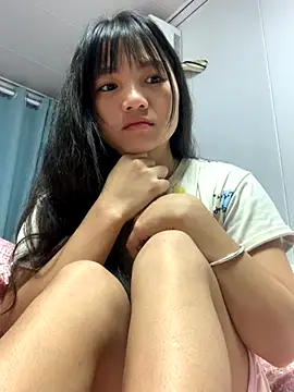 Emlyly-18 online show from 10-30-25, 02:24