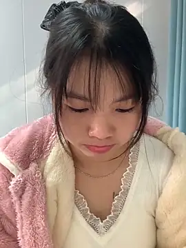 Emlyly-18 online show from 11-12-25, 01:28