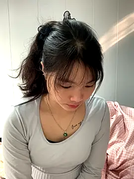 Emlyly-18 online show from 11-15-25, 01:36