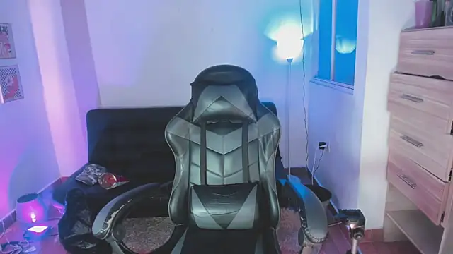 Nikkita Dragon online show from 11-19-25, 02:11